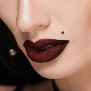 A &amp; ONE Ezüst Színű Titánium Push-in Labret Piercing Színes Kővel